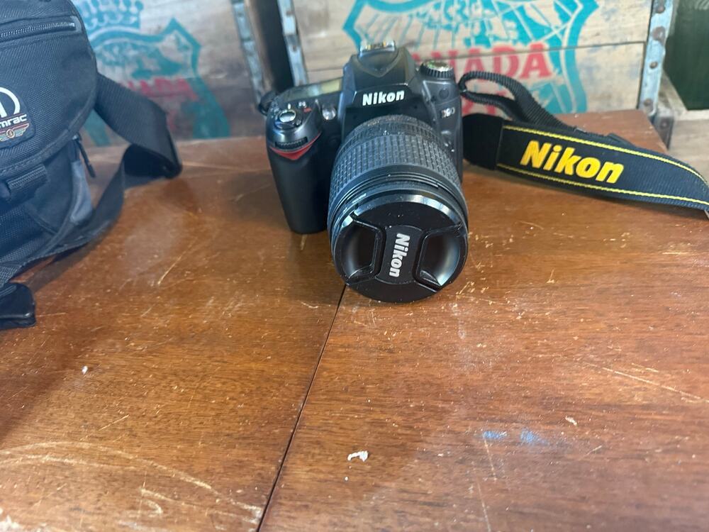 Nikon D90 DSLR Camera with 18-105mm Lense and Soft Case